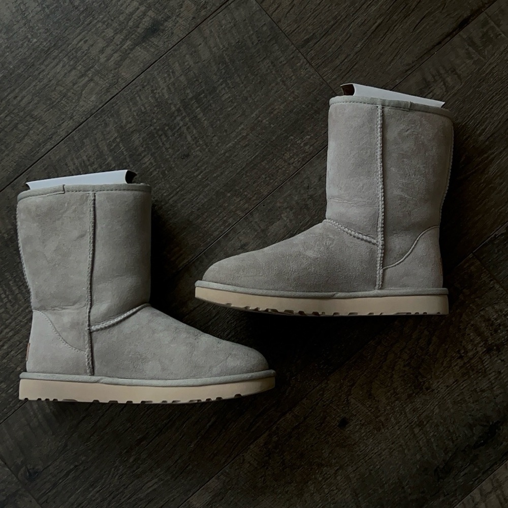 UGG Light Gray Shearling Boots - Classic Short ll